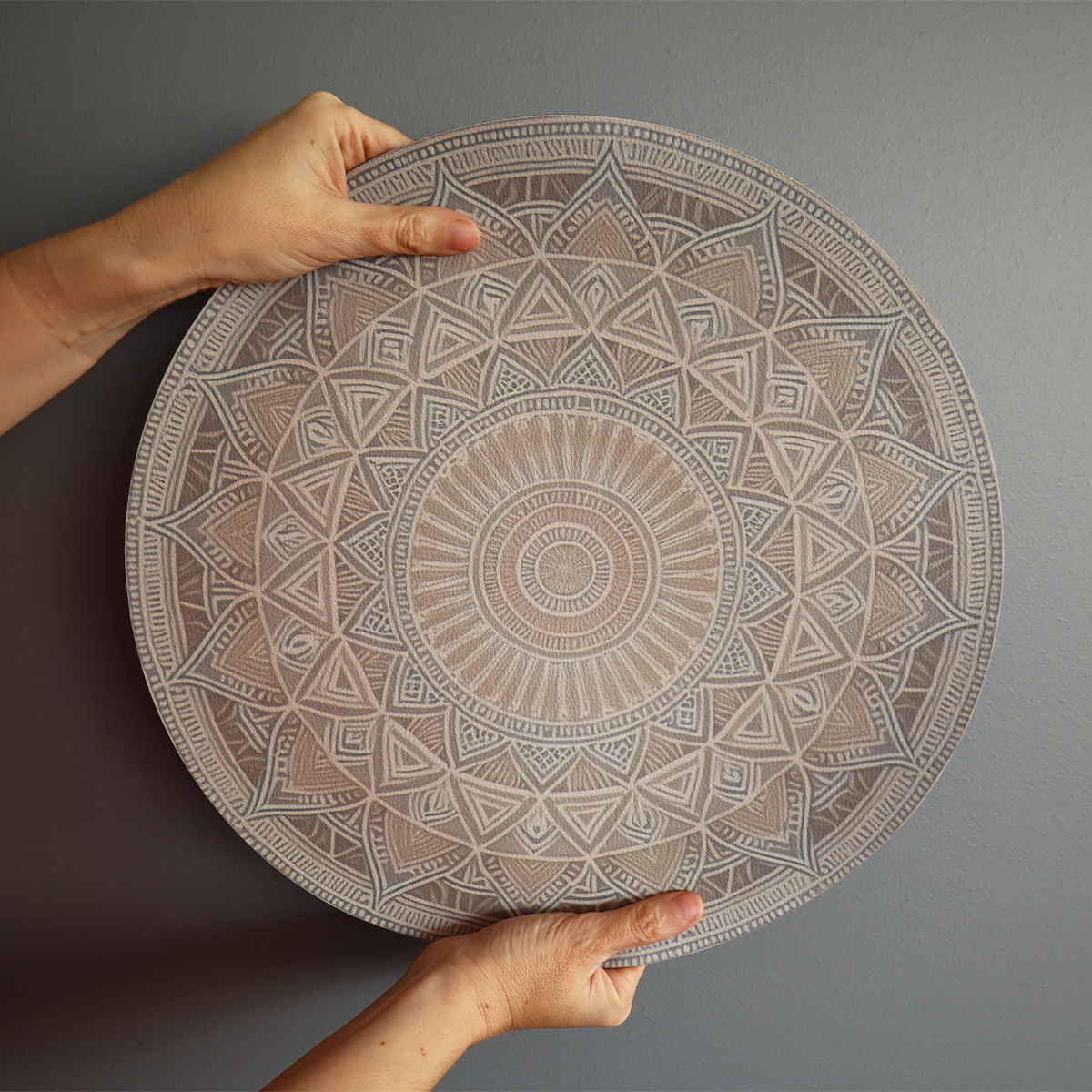 INDIVIDUALES REDONDO MANDALA GRIS
