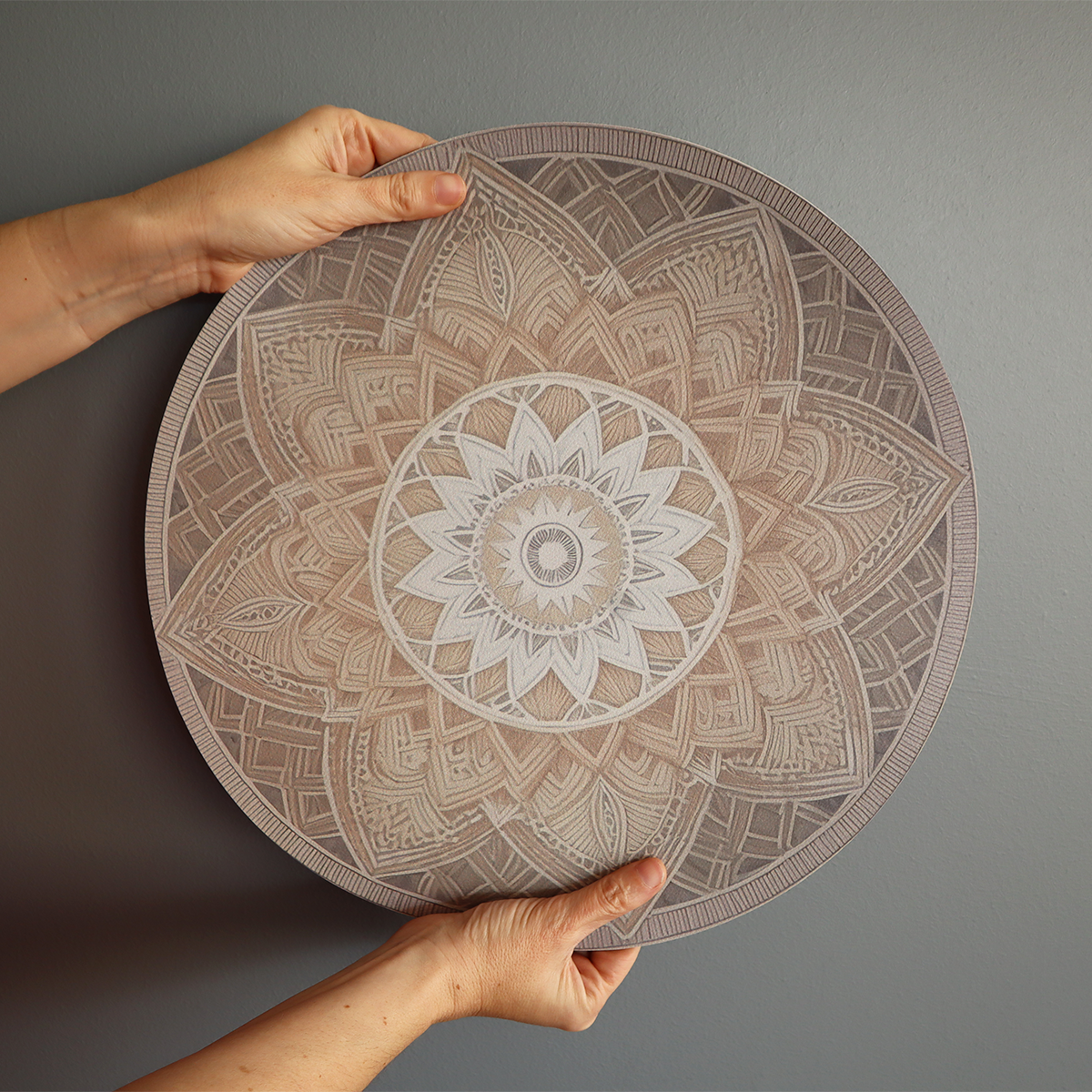 INDIVIDUALES REDONDO MANDALA FLOR BLANCA